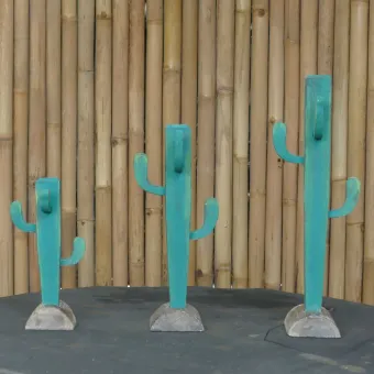 Cacti made from wood, Set of 3 in green. Size L: 18x18x54cm H, Size M:17x17x44cm H, Size S: 15x15x34cm H. 